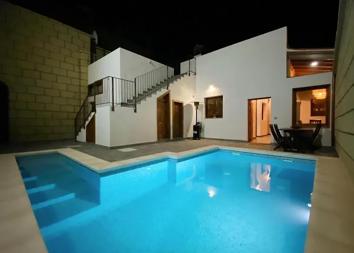 Dom wakacyjny Casa America- Private Heated Pool- Sun & Solarium Experience
