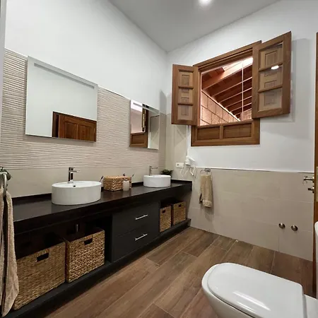 Casa America- Private Heated Pool- Sun & Solarium Experience