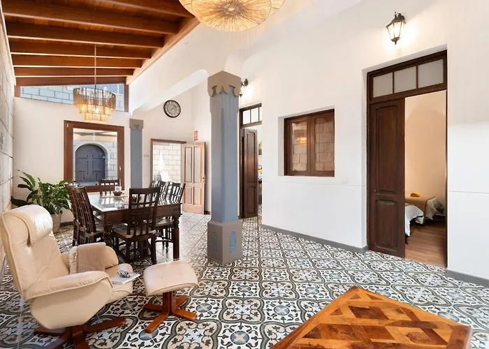 Casa America- Private Heated Pool- Sun & Solarium Experience