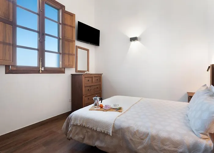 Casa America- Private Heated Pool- Sun & Solarium Experience