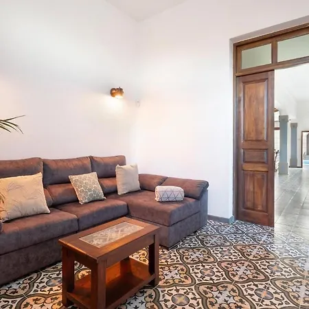 Dom wakacyjny Casa America- Private Heated Pool- Sun & Solarium Experience Fasnia