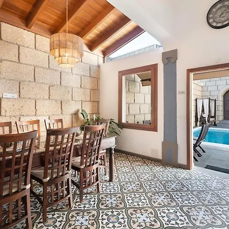 Dom wakacyjny Casa America- Private Heated Pool- Sun & Solarium Experience